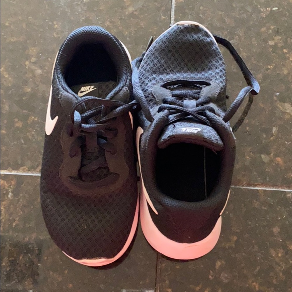SOLD EUC Preschool Nike Tanjun Size 13C - Picture 1 of 6